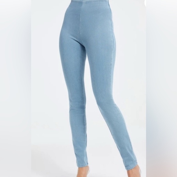 NWT Good American Soft Sculp Pull-On
Skinny Jeans/Jeggins - Picture 10 of 10